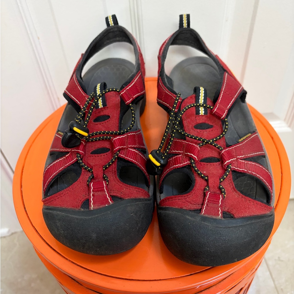 Keen Newport H2 Red and Black Sandals